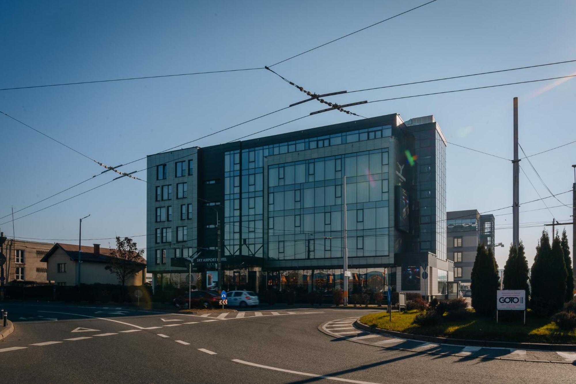 Sky Airport Hotel Cluj-Napoca Exteriör bild